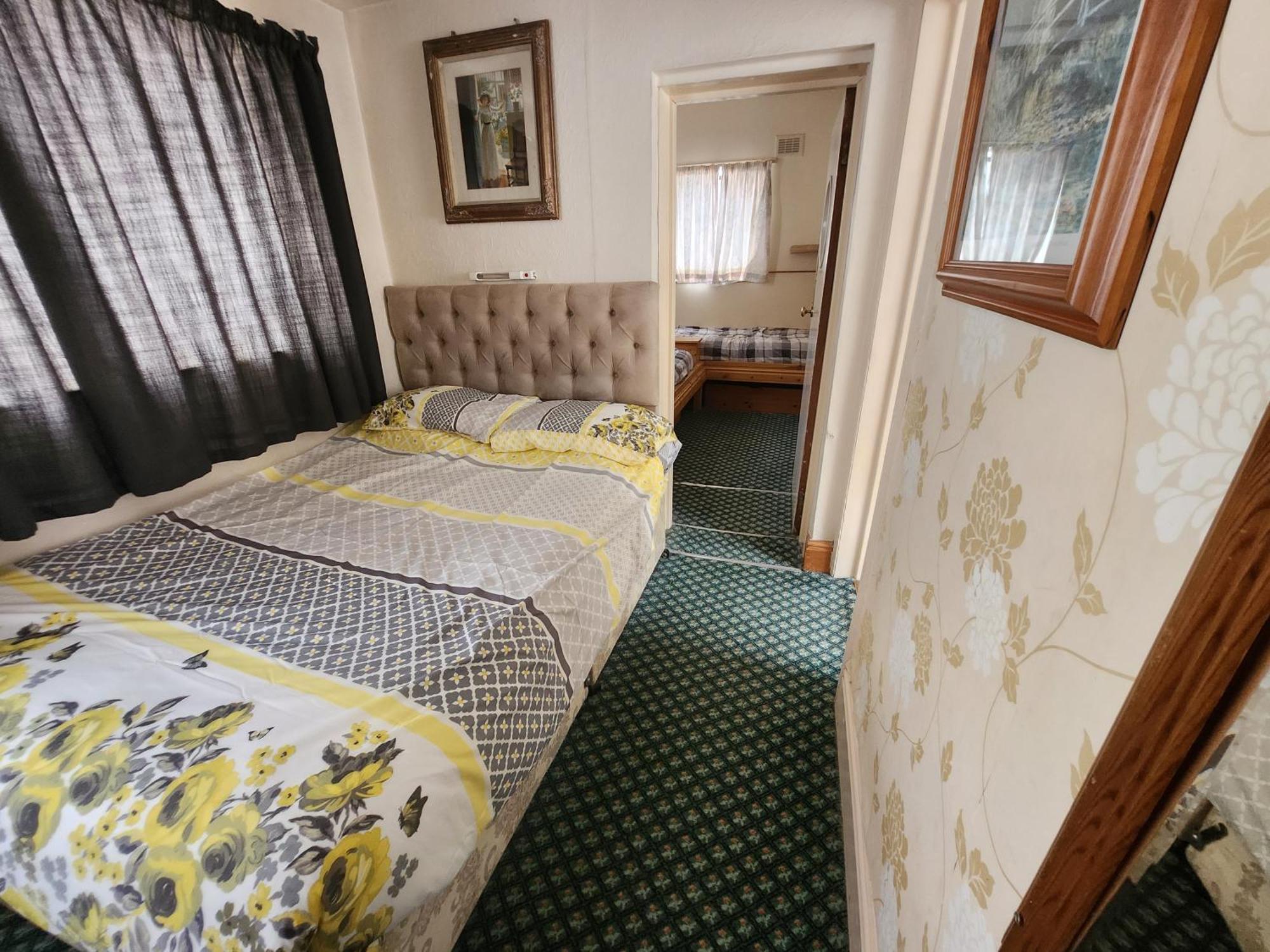 Queens Guest House Beeston  Eksteriør billede