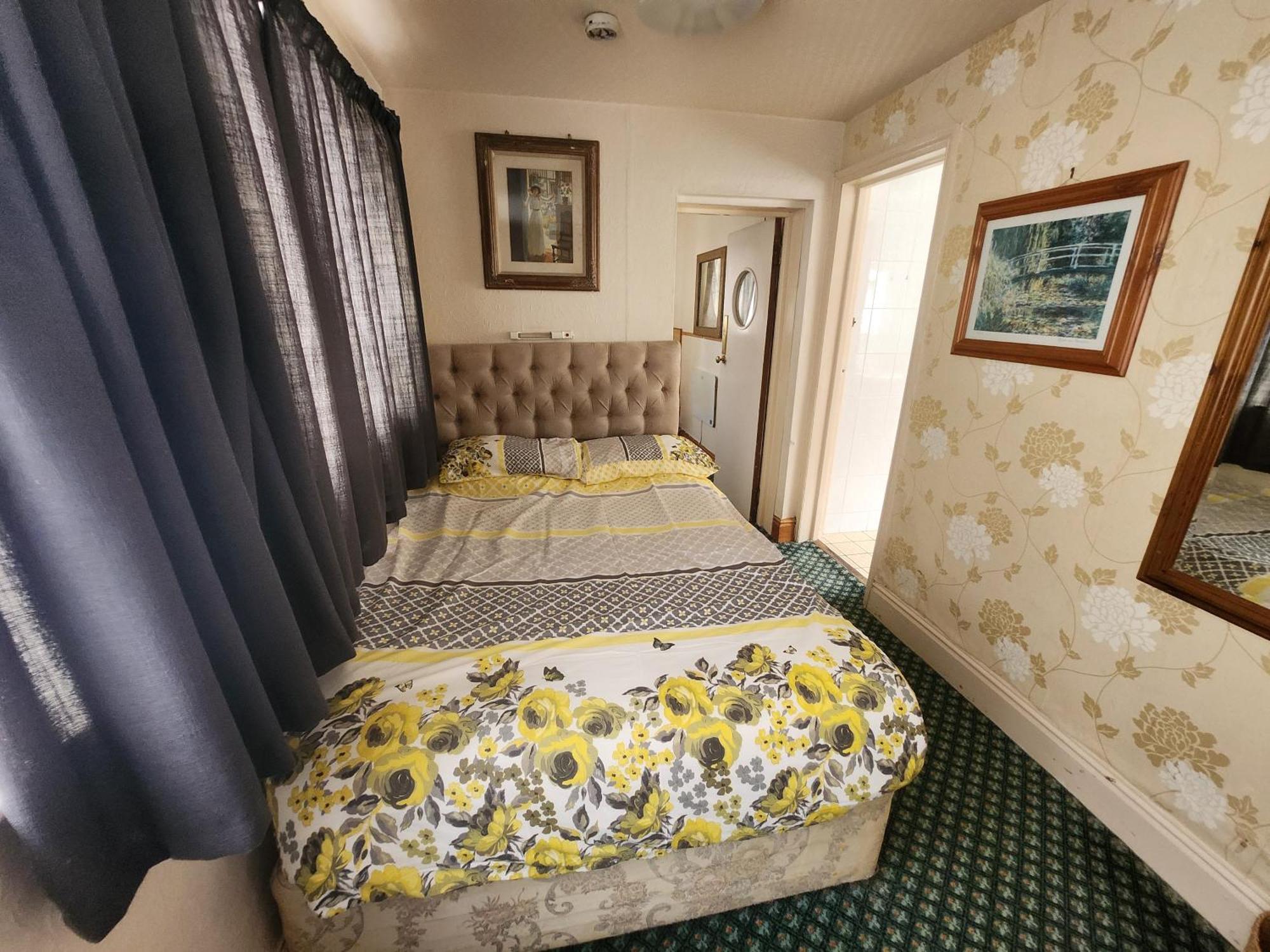 Queens Guest House Beeston  Eksteriør billede